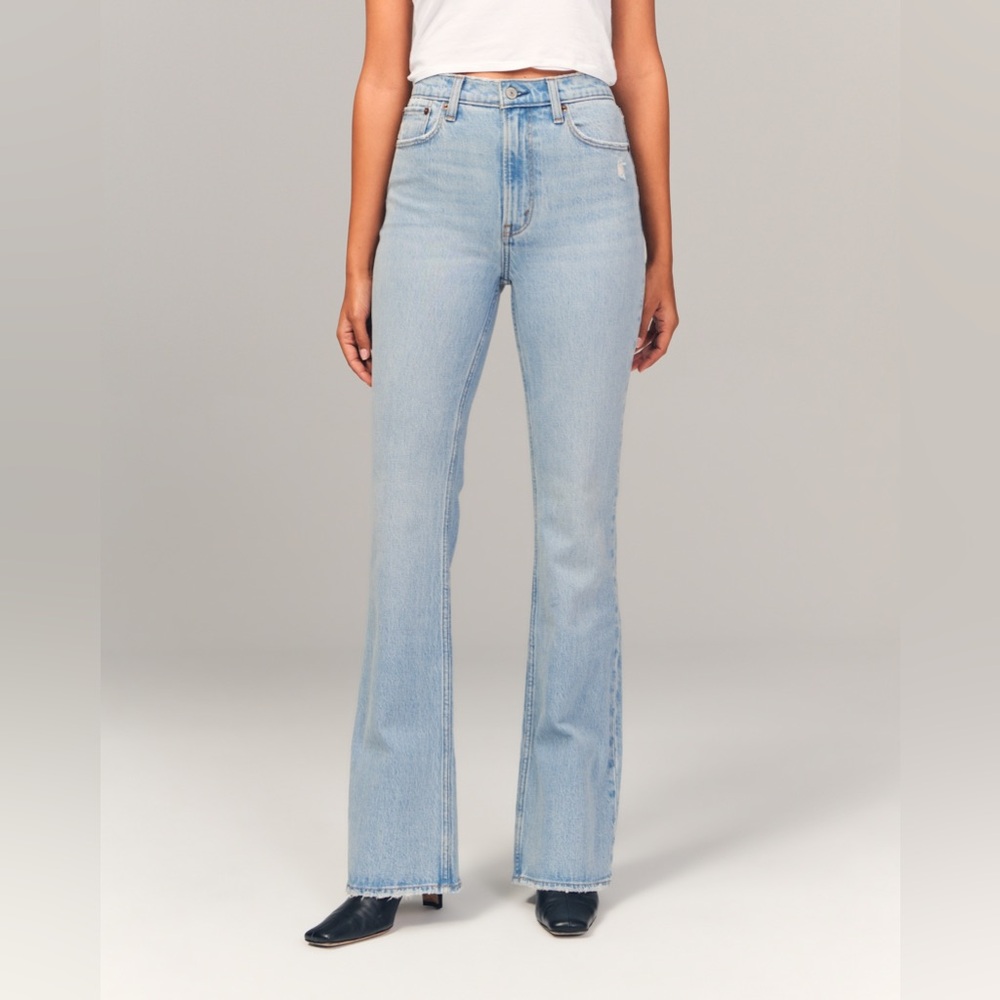 Abercrombie 70s Ultra High Rise Vintage Flare Jean Light Wash 27 short